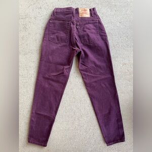 Vintage 90s Levi’s 550 relaxed fit tapered leg mom jeans high waisted dad denim